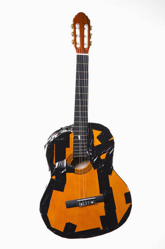 无人,竖图,室内,特写,白天,白色背景,正面,安全,静物,阴影,破碎,反射,影子,防护,吉他,乐器,弦乐器,一个,黑色,摄影,影棚,单个,保护,破裂,弹拨弦鸣乐器,保险,胶布,摧毁,保全,周全,安稳,安定,黏胶,防潮,耐磨,聚氯乙烯,平安,彩图,影棚拍摄,拍摄,耐酸碱,电工胶布,绝缘胶带,弹拨弦乐器