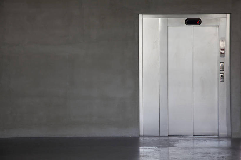 无人,横图,室内,白天,正面,电梯,标志,数字,文字,字符,墙,运输工具,标识,墙壁,墙面,灰色,阿拉伯数字,升降梯,彩图,升降设备