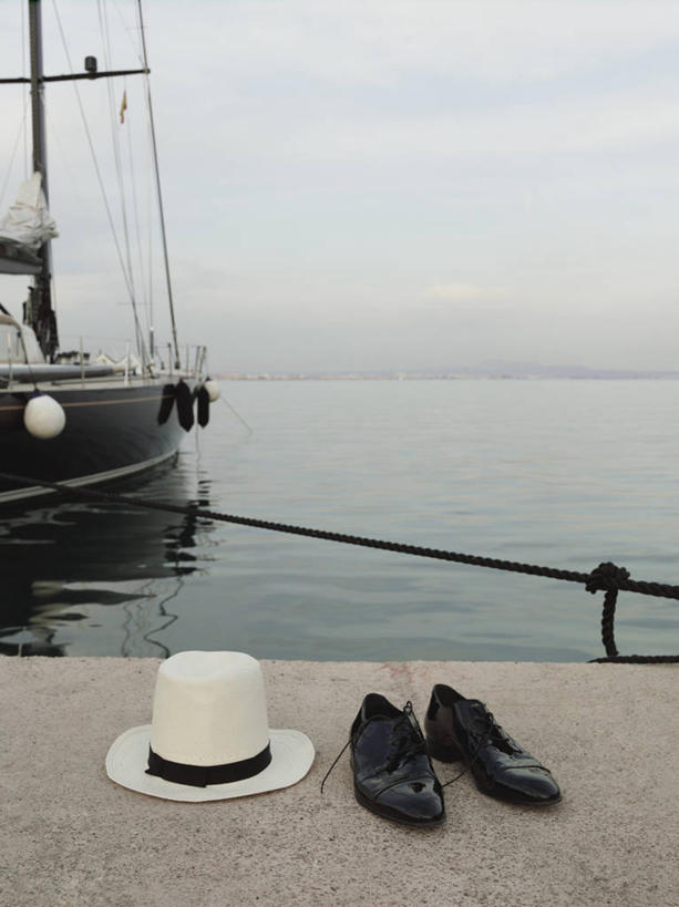 无人,码头,竖图,室外,白天,正面,鞋,旅游,度假,海浪,海洋,美景,港口,船,帽子,鞋子,一双,草帽,木板,景观,浪花,水平线,桥,辽阔,游艇,皮革,木桥,海平线,娱乐,栈桥,自然,海水,交通工具,享受,休闲,广阔,景色,放松,人行桥,木板桥,一望无际,自然风光,载具,海景,游艇码头,一顶,无边无际,一马平川,大海,风浪,海,海水的波动,近岸浪,涌浪,彩图,皮鞋,摆渡口,埠头,渡口,渡头,港湾,海港,口岸,巴拿马草帽,水天相接,水天一线