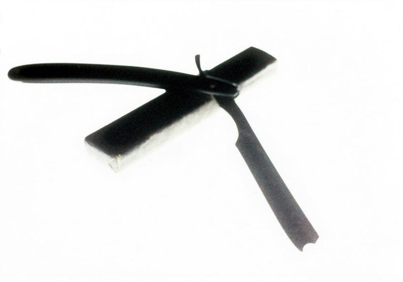 无人,横图,俯视,黑白,室内,特写,白天,白色背景,静物,一把,刀具,刀,摄影,影棚,美容工具,剃毛刀,剃刀,高角度拍摄,影棚拍摄,拍摄,耙刀