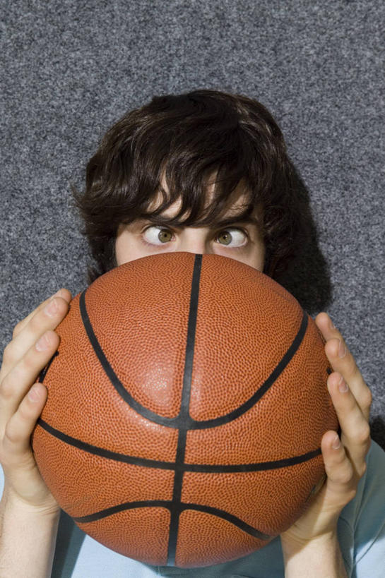 西方人,眼睛,一个人,运动员,站,竖图,室内,白天,正面,篮球,欧洲,欧洲人,瞳孔,仅一个男性,仅一个人,握,服装,墙,篮球装备,拿,篮球运动员,拿着,休闲装,运动器械,墙壁,墙面,仅一个年轻男性,一个,衣服,站着,休闲,休闲服,健身器械,握着,眼部,服饰,单个,斗鸡眼,健身器材,篮球运动,对眼,内斜,男人,男性,年轻男性,白种人,眼,体育运动员,运动选手,站立,半身,彩图,运动器材