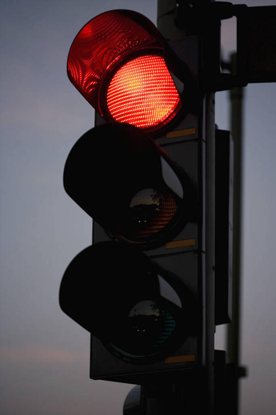 无人,竖图,室外,特写,夜晚,仰视,安全,红绿灯,信号灯,交通,一个,红色,警示,单个,提示,流通,交通信号灯,行人信号灯,彩图,低角度拍摄