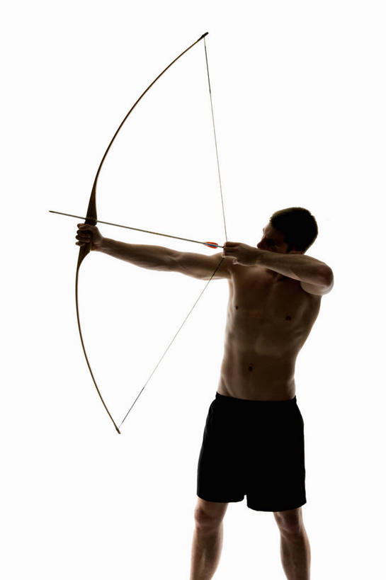 西方人,一个人,运动员,站,竖图,室内,白天,白色背景,正面,锻炼,快乐,比赛,运动,竞争,射箭,欧洲,欧洲人,仅一个男性,仅一个人,握,裤子,弓箭,拿,拿着,注视,娱乐,裸露,仅一个年轻男性,黑色,观察,看,站着,休闲,握着,摄影,影棚,观看,察看,体育运动,关注,对准,瞄准,裸,箭术,体育,射箭比赛,射箭赛,射箭运动,男人,男性,年轻男性,白种人,体育运动员,运动选手,站立,半身,彩图,影棚拍摄,健身,拍摄