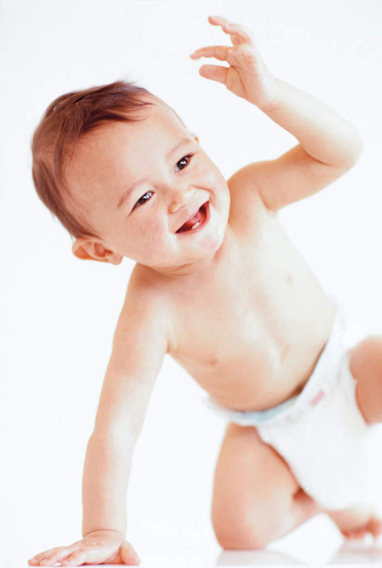 西方人,竖图,室外,白天,正面,欧洲,欧洲人,阴影,光线,影子,注视,观察,看,观看,察看,关注,白种人,半身,彩图