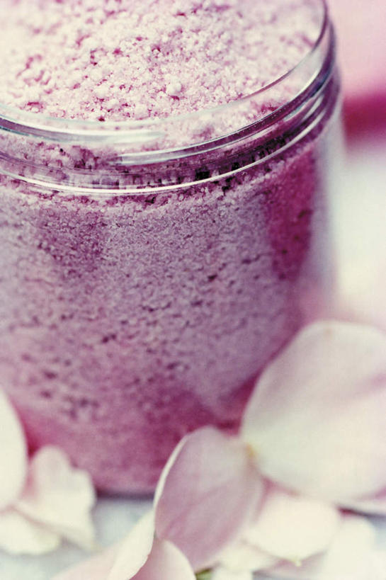 无人,竖图,俯视,室内,特写,白天,玻璃,阴影,朦胧,模糊,光线,影子,花蕾,玻璃制品,花,花瓣,花朵,鲜花,一个,紫色,玻璃瓶,瓶子,花苞,花蕊,单个,浴盐,广口瓶,彩图,高角度拍摄