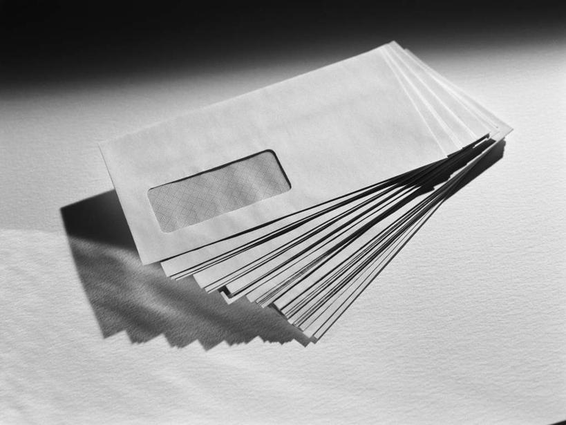 无人,横图,俯视,黑白,室内,特写,白天,白色背景,静物,一堆,许多,阴影,堆叠,堆积,光线,影子,摄影,影棚,信件,堆,函件,高角度拍摄,影棚拍摄,拍摄