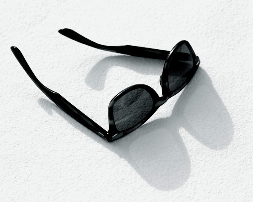 无人,横图,俯视,黑白,室内,特写,白天,白色背景,静物,一副,阴影,光线,墨镜,眼镜,影子,太阳镜,太阳眼镜,遮阳镜,摄影,影棚,高角度拍摄,影棚拍摄,拍摄