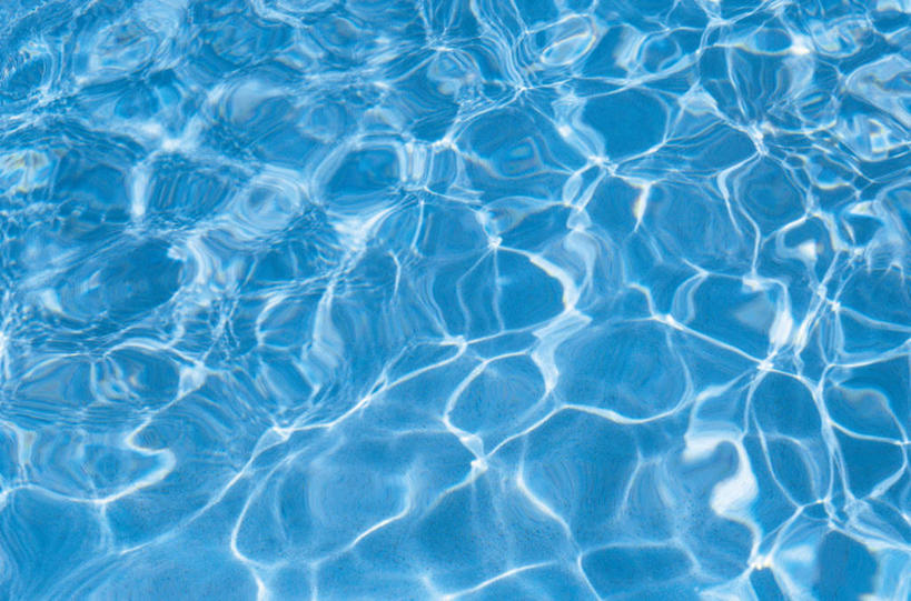 无人,游泳池,横图,俯视,室外,特写,白天,水,阴影,波纹,光线,纹路,纹理,影子,水池,水面,涟漪,泳池,蓝色,水纹,阳光,波浪,波光粼粼,肌理,水晕,彩图,高角度拍摄