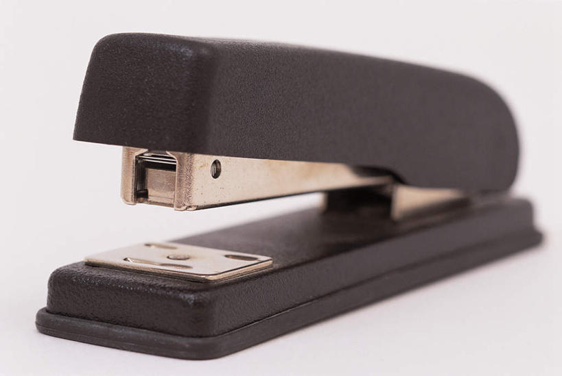无人,横图,室内,特写,白天,白色背景,正面,静物,金属制品,连接,阴影,组合,朦胧,模糊,光线,金属,影子,办公用品,订书机,一个,黑色,摄影,影棚,单个,链接,装订,拼接,杠杆,拼凑,订书器,拼合,凑集,聚合,撮合,链结,缝合,彩图,影棚拍摄,拍摄
