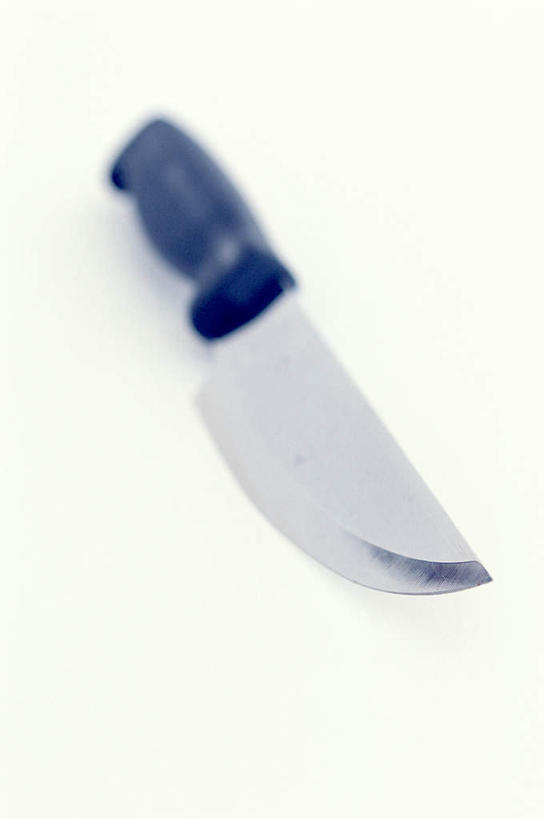 无人,竖图,室内,特写,白天,白色背景,正面,静物,金属制品,一把,阴影,朦胧,模糊,光线,金属,工具,影子,刀具,刀,摄影,影棚,菜刀,切菜刀,彩图,影棚拍摄,拍摄