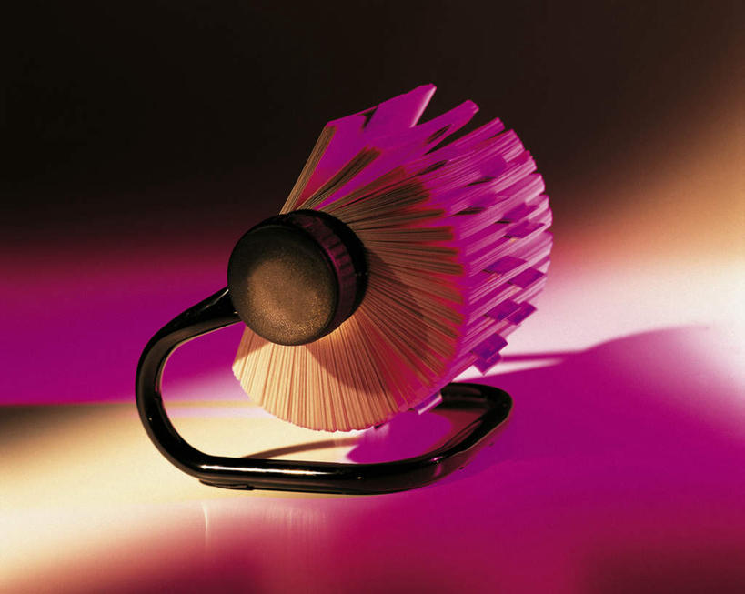 无人,横图,室内,特写,白天,正面,桌子,静物,名片,许多,吊挂,悬挂,阴影,朦胧,模糊,光线,信息,影子,塑料,墙,联系,挂,书桌,架子,墙壁,墙面,一个,灰色,卡片,课桌,塑料制品,单个,身份,名片盒,名刺,名帖,交往,彩图,商业