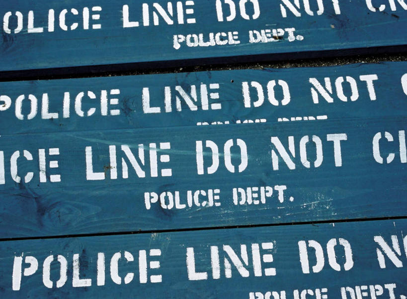 无人,横图,室外,特写,白天,正面,静物,一排,许多,蓝色背景,整齐,英文,标志,文字,字符,字母,警告,标识,排列,蓝色,白色,警示,英文字母,禁止,提醒,队列,提示,限制,警戒线,警惕,警戒,戒备,鉴戒,危险,彩图