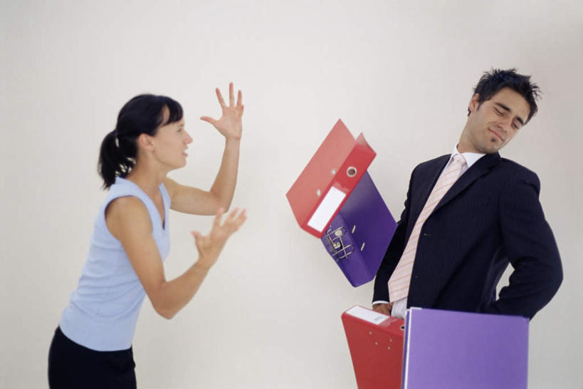 西方人,两个人,伙伴,朋友,商务人士,商务男性,商务女性,站,投,横图,室内,白天,白色背景,侧面,衬衫,友谊,合作,团队,欧洲,欧洲人,一堆,许多,对抗,阴影,堆叠,堆积,套装,光线,材料,档案,文件,影子,墙,注视,手叉腰,墙壁,墙面,白色,资料,叉腰,观察,看,站着,战略,观看,堆,察看,双手叉腰,对立,关注,文档,商务装,工薪阶层,抗衡,联合,合谋,反抗,匹敌,配合,协作,男人,男性,年轻男性,年轻女性,女人,女性,白种人,白领,上班族,抛,扔,撒,站立,掷,半身,彩图,衬衣