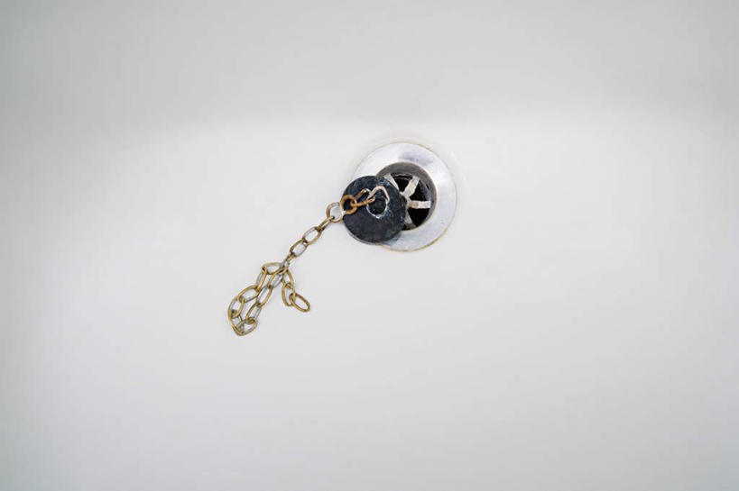 无人,横图,俯视,室内,特写,白天,卫生间,浴室,金属制品,阴影,光线,金属,水槽,影子,水斗,铁链,淋浴房,彩图,高角度拍摄,冲凉房,沐浴间,沐浴室