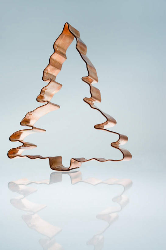 无人,竖图,室内,特写,白天,白色背景,正面,植物,静物,金属制品,圣诞节,阴影,节日,朦胧,模糊,庆祝,光线,金属,影子,圣诞树,文化,镂空,树,树木,一个,绿色,自然,庆典,金色,摄影,影棚,生长,单个,成长,纪念,彩图,影棚拍摄,拍摄