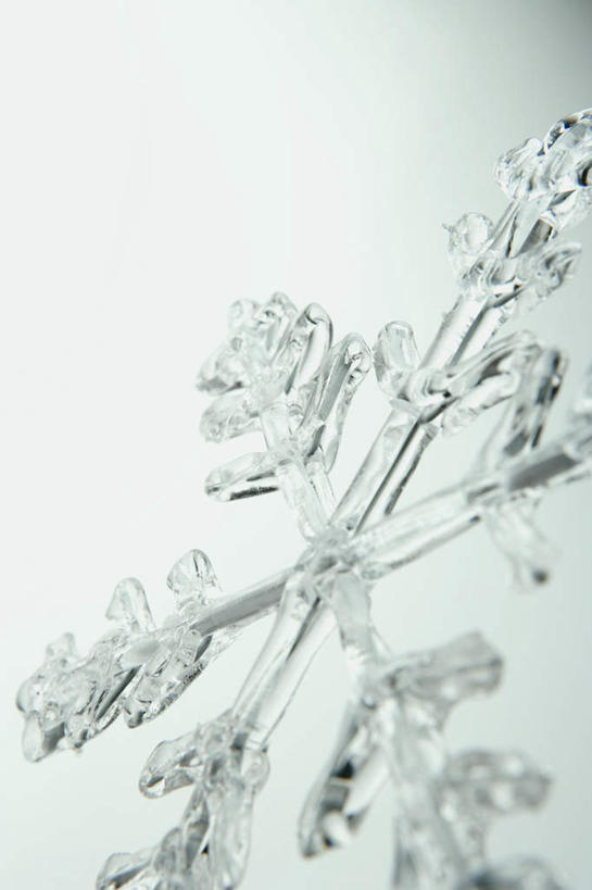 无人,竖图,室内,特写,白天,白色背景,正面,游戏,静物,玩具,圣诞节,阴影,节日,庆祝,装饰,透明,光线,影子,玩,文化,娱乐,玻璃球,庆典,休闲,球体,水晶球,益智,摄影,影棚,活动,纪念,华丽,修饰,点缀,发泄,消遣,智力,雪花玻璃球,宣泄,衬托,美观,雅致,雅观,圣诞雪花球,玩耍,嬉戏,彩图,影棚拍摄,拍摄