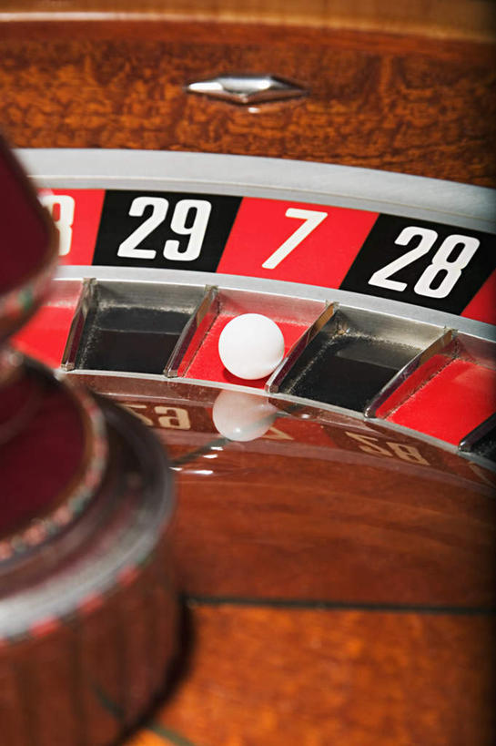 无人,竖图,室内,特写,白天,正面,游戏,赌博,贪欲,竞争,静物,阴影,朦胧,模糊,光线,标志,数字,文字,影子,字符,塑料,玩,娱乐,标识,刺激,球,一个,塑料制品,休闲,赌场,阿拉伯数字,单个,活动,轮盘,发泄,消遣,智力,赌具,博彩,投机,侥幸,欲望,宣泄,轮盘赌,玩耍,嬉戏,彩图,胜负,输赢,娱乐场