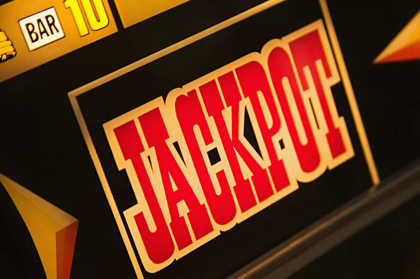 无人,横图,室内,特写,白天,正面,游戏,赌博,贪欲,竞争,静物,一排,阴影,朦胧,模糊,整齐,光线,英文,标志,文字,影子,字符,字母,玩,娱乐,标识,刺激,排列,一个,休闲,赌场,单个,活动,英文字母,队列,发泄,消遣,智力,赌博机,赌具,老虎机,博彩,投机,侥幸,欲望,宣泄,柏青嫂,玩耍,嬉戏,彩图,胜负,输赢,娱乐场