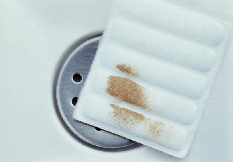 无人,横图,俯视,室内,特写,白天,白色背景,化妆,美容,静物,金属制品,护肤,阴影,光线,金属,水槽,影子,水斗,一个,化妆棉,保养,享受,休闲,放松,保健,摄影,肮脏,影棚,单个,养颜,邋遢,龌龊,污秽,彩图,高角度拍摄,影棚拍摄,拍摄