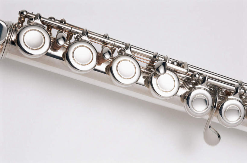 无人,横图,俯视,室内,特写,白天,白色背景,静物,艺术,金属,银色,吹奏乐器,笛子,乐器,音乐,一个,摄影,影棚,单个,长笛,彩图,高角度拍摄,影棚拍摄,拍摄