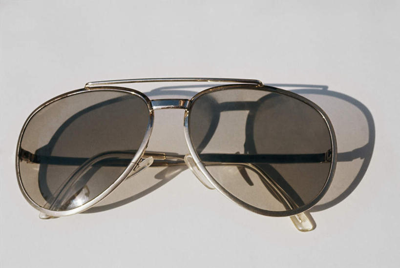 无人,横图,室内,特写,白天,白色背景,正面,静物,一副,阴影,反射,墨镜,眼镜,影子,太阳镜,太阳眼镜,遮阳镜,摄影,影棚,彩图,影棚拍摄,拍摄