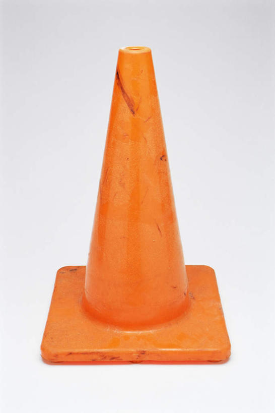 无人,竖图,俯视,室内,特写,白天,白色背景,静物,分离,警告,一个,橙色,警示,摄影,影棚,单个,隔离,禁止,提醒,提示,限制,交通标志,路锥,交通锥,危险,彩图,高角度拍摄,影棚拍摄,拍摄