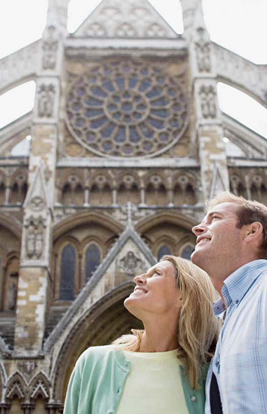 西方人,两个人,教堂,站,竖图,室外,白天,仰视,爱情,旅游,度假,名胜古迹,标志建筑,地标,建筑,英国,欧洲,伦敦,欧洲人,服装,节日,遗迹,首都,浪漫,注视,休闲装,古迹,文化,文物,娱乐,建设,古建筑,威斯敏斯特大教堂,衣服,观察,看,祈祷,站着,享受,休闲,健康,温暖,温馨,休闲服,旅游胜地,恩爱,放松,许愿,恋人,宗教,服饰,信仰,观看,纪念,祈求,和睦,察看,基督教,西欧,关注,天主教,大不列颠,信念,古文明,大不列颠及北爱尔兰联合王国,大不列颠联合王国,日不落英帝国,圣彼得联合教堂,威斯敏斯特教堂,雾都,西敏寺,平安,男人,男性,年轻男性,年轻女性,女人,女性,白种人,情侣,抬头,仰头,站立,半身,彩图,低角度拍摄,大教堂,礼拜堂,伴侣,融洽