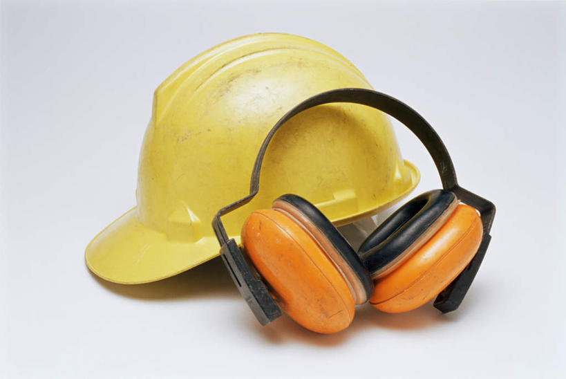 无人,横图,俯视,室内,特写,白天,白色背景,安全,静物,帽子,阴影,光线,头盔,影子,防护,两个,黄色,安全帽,橙色,摄影,影棚,耳罩,保护,保险,隔音,耳套,保全,周全,安稳,安定,耳护,平安,彩图,高角度拍摄,影棚拍摄,拍摄
