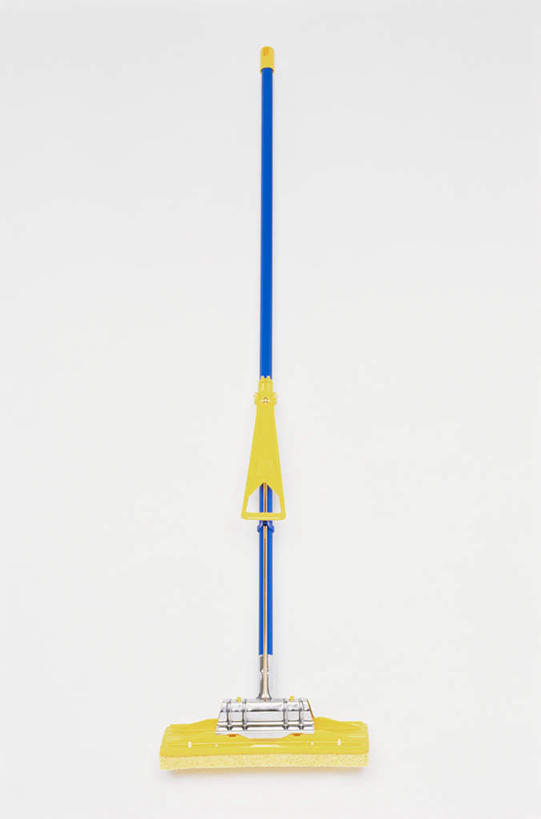 无人,竖图,俯视,室内,特写,白天,白色背景,静物,工具,干净,拖把,一个,黄色,蓝色,清洁,摄影,影棚,单个,卫生,保洁,洁净,彩图,高角度拍摄,影棚拍摄,拍摄