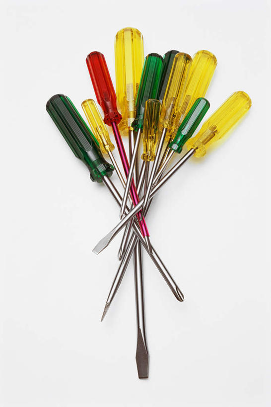 无人,竖图,室内,特写,白天,白色背景,正面,静物,金属制品,许多,连接,组合,金属,工具,黄色,红色,绿色,摄影,影棚,螺丝刀,起子,链接,五金,紧固,拼接,拼凑,拼合,凑集,聚合,撮合,链结,牢固,改锥,彩图,影棚拍摄,拍摄