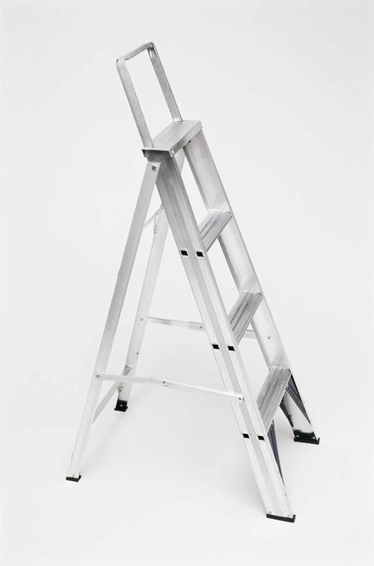 无人,攀登,竖图,室内,特写,白天,白色背景,正面,静物,金属制品,金属,梯子,阶梯,一个,爬,摄影,影棚,单个,上升,人字梯,登高,攀爬,彩图,影棚拍摄,拍摄