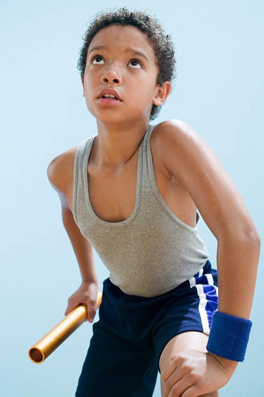 西方人,儿童,一个人,站,竖图,室内,白天,正面,运动服,纯洁,欧洲,非洲,黑人,欧洲人,仅一个男性,仅一个人,准备,蓝色背景,服装,接力棒,护腕,注视,一个,小孩,衣服,蓝色,观察,看,站着,仅一个小孩,可爱,童年,童趣,摄影,服饰,影棚,单个,观看,紧张,察看,衣着,穿着,关注,童真,烂漫,无邪,衣饰,天真,男孩,男人,男性,非洲人,孩子,站立,半身,彩图,影棚拍摄,拍摄,男生,运动装