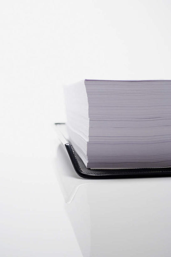 无人,竖图,室内,特写,白天,白色背景,正面,静物,一堆,许多,阴影,堆叠,堆积,反射,材料,档案,文件,影子,白色,资料,摄影,影棚,堆,文档,文件架,资料架,文件框,文件盘,文件托盘,文件座,资料档,资料座,彩图,影棚拍摄,拍摄