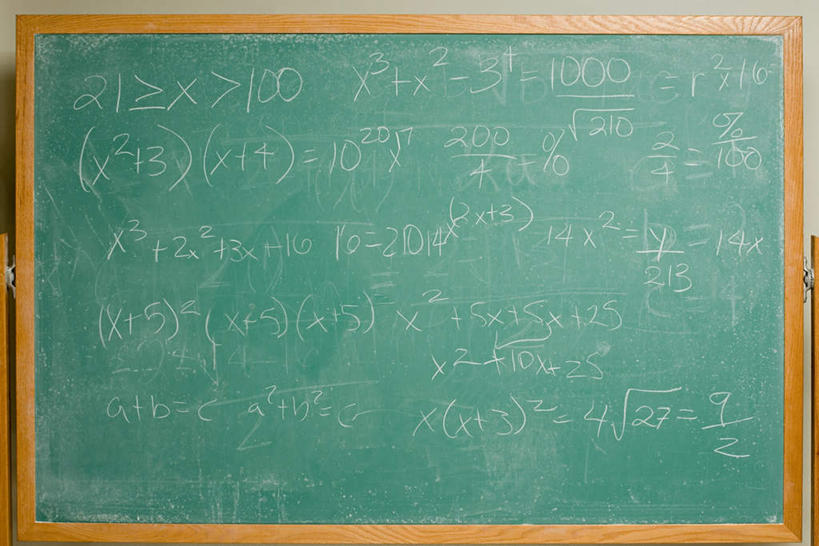 无人,学校,横图,室内,特写,白天,正面,笔,标志,工具,数字,文字,字符,标识,校园,粉笔,学习用品,黑板,教室,教学,阿拉伯数字,文具用品,耐磨,白垩,教学黑板,彩图