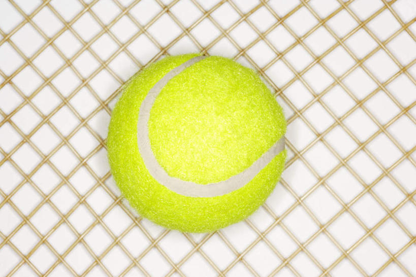 无人,横图,室内,特写,白天,白色背景,正面,网球,静物,球网,网球装备,运动器械,一个,黄色,白色,健身器械,摄影,影棚,单个,健身器材,网球运动,彩图,影棚拍摄,拍摄,运动器材