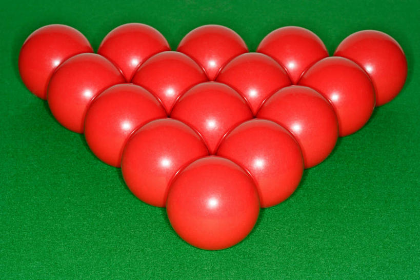 无人,横图,室内,特写,白天,正面,台球,静物,一排,许多,撞球,绿色背景,整齐,球杆,三角形,运动器械,彩球,排列,红色,健身器械,摄影,影棚,台球桌,队列,健身器材,斯诺克,斯诺克球,斯诺克台球,桌球,彩图,影棚拍摄,拍摄,运动器材