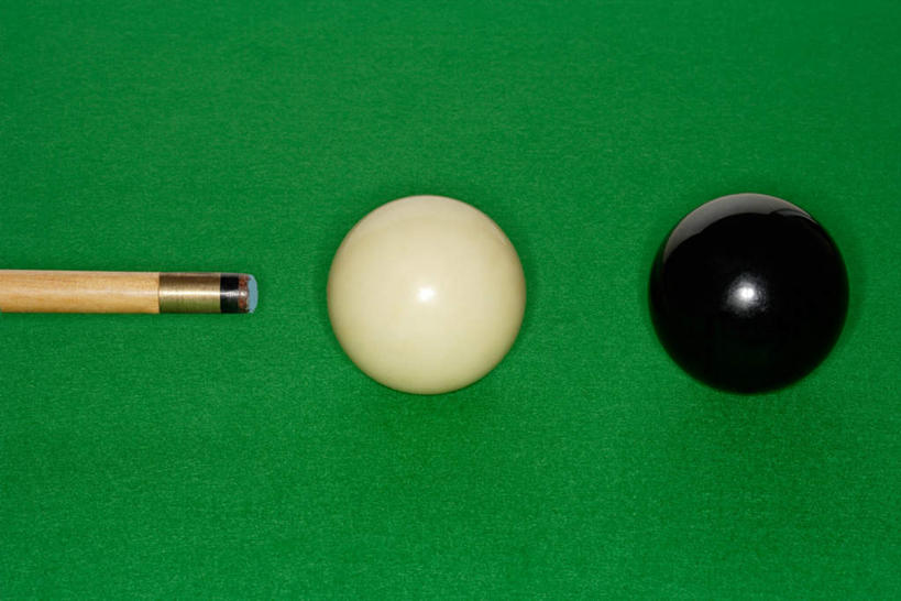 无人,横图,室内,特写,白天,正面,台球,静物,撞球,绿色背景,阴影,反射,球杆,影子,运动器械,彩球,一个,白色,黑色,健身器械,摄影,影棚,单个,台球桌,健身器材,斯诺克,斯诺克球,斯诺克台球,桌球,彩图,影棚拍摄,拍摄,运动器材