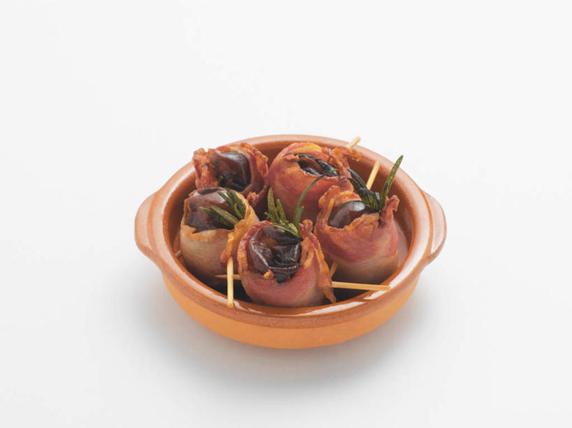 无人,横图,俯视,室内,特写,白天,白色背景,桌面,桌子,水果,新鲜,木制,陶瓷,肉,生食,食品,果实,陶瓷制品,猪肉,肉类,食物,一个,木制品,容器,碗,摄影,有机食品,绿色食品,影棚,单个,储藏,熏肉,储存,肉食,豚肉,彩图,高角度拍摄,影棚拍摄,拍摄,贮存