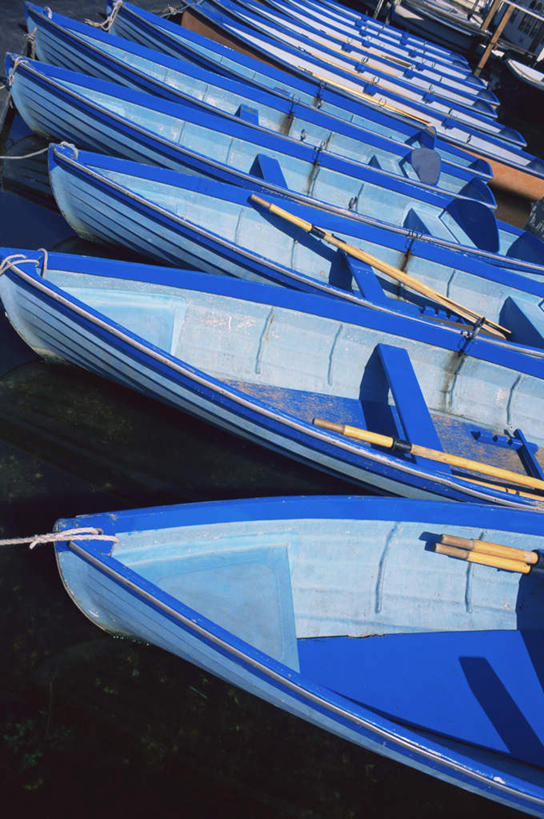 无人,竖图,俯视,室外,白天,度假,美景,城市风光,城市,船,英国,欧洲,一排,许多,整齐,景观,木船,娱乐,排列,蓝色,交通工具,享受,休闲,景色,放松,舟,西欧,队列,载具,大不列颠,牛津,世界文化遗产,大不列颠及北爱尔兰联合王国,大不列颠联合王国,日不落英帝国,牛津市,彩图,高角度拍摄