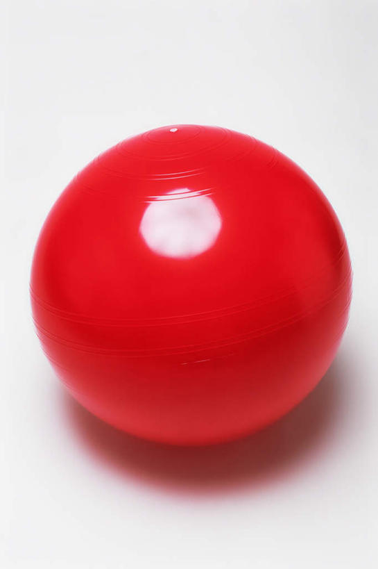 无人,竖图,俯视,室内,特写,白天,白色背景,锻炼,运动,排球,静物,阴影,朦胧,模糊,反射,影子,排球装备,运动器械,一个,红色,健身器械,摄影,影棚,单个,健身器材,体育,排球运动,彩图,高角度拍摄,影棚拍摄,健身,拍摄,运动器材