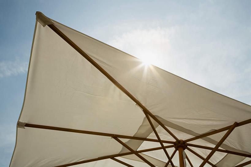 无人,横图,室外,特写,白天,仰视,太阳,阴影,光线,伞,影子,雨伞,遮阳伞,云,云朵,云彩,阳伞,蓝色,白云,蓝天,天空,阳光,天,晴朗,晴空,彩图,低角度拍摄,眩光