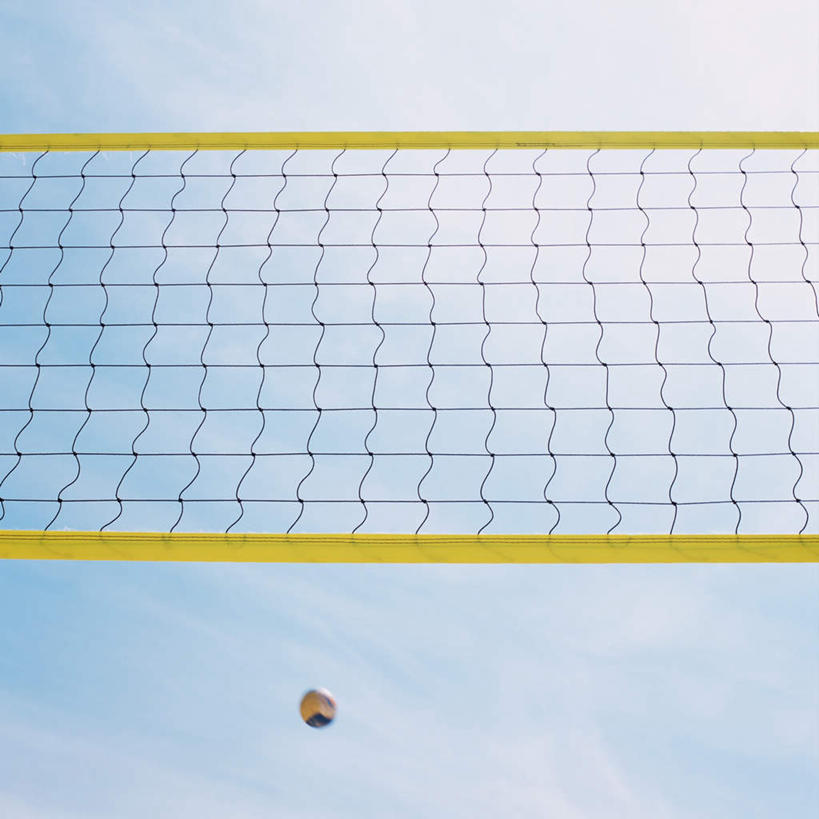 无人,方图,室外,特写,白天,仰视,锻炼,旅游,度假,运动,排球,阴影,光线,排球网,影子,云,云朵,球网,排球装备,云彩,娱乐,运动器械,蓝色,白云,蓝天,天空,阳光,天,享受,休闲,健身器械,放松,晴朗,室外运动,健身器材,户外运动,排球运动,晴空,彩图,低角度拍摄,健身,运动器材