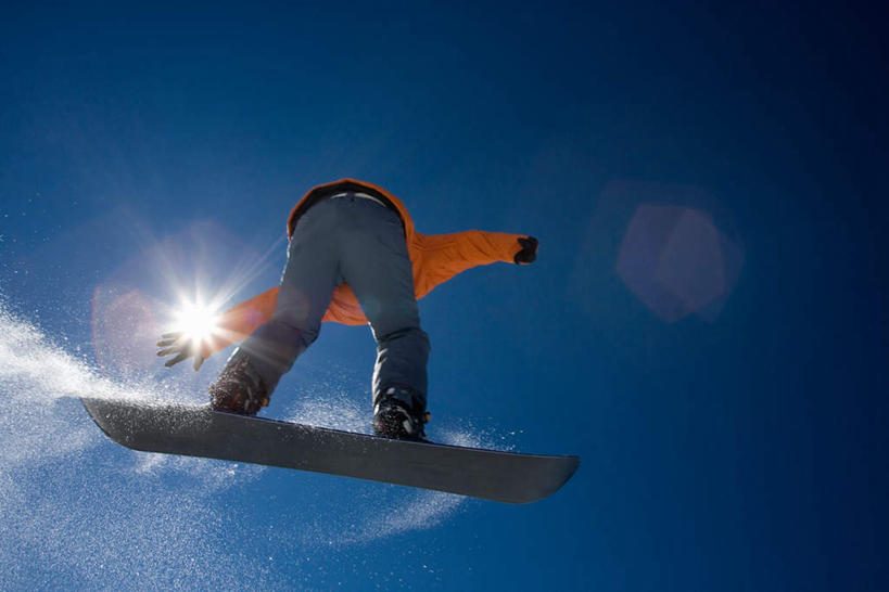 西方人,一个人,伸展双臂,横图,室外,白天,仰视,运动服,光晕,欧洲,欧洲人,仅一个男性,仅一个人,阴影,服装,光线,圆形,影子,云,云朵,云彩,运动器械,仅一个年轻男性,一个,衣服,蓝色,白云,蓝天,天空,阳光,天,健身器械,服饰,晴朗,单个,气象,滑雪板,衣着,穿着,环形,健身器材,滑雪装备,日晕,太阳光晕,衣饰,男人,男性,年轻男性,白种人,晴空,敞开双臂,伸开双臂,展开双肩,张开手臂,张开双臂,彩图,低角度拍摄,全身,运动器材,运动装