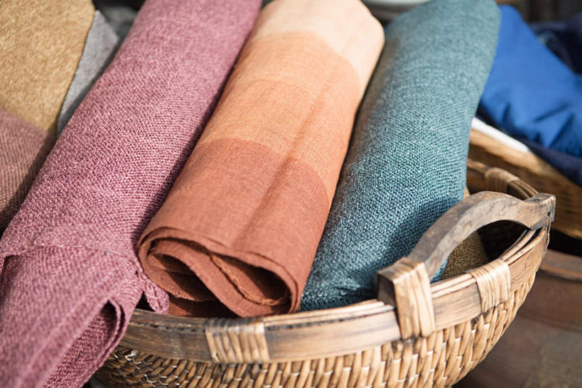 无人,交叉,横图,俯视,室外,特写,白天,竹子,静物,许多,阴影,竹制,装饰,编织,反射,篮子,影子,一个,围巾,竹篮,温暖,单个,围脖,竹条,保暖,华丽,交织,点缀,竹制品,御寒,衬托,美观,雅致,雅观,穿插,彩图,高角度拍摄