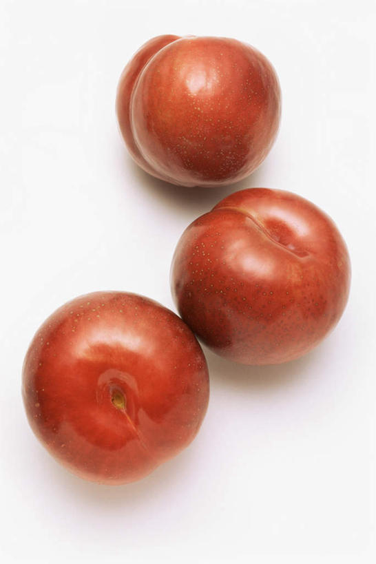 无人,竖图,俯视,室内,特写,白天,白色背景,苹果,水果,阴影,新鲜,反射,影子,生食,食品,果实,食物,三个,红色,摄影,有机食品,绿色食品,影棚,黄香蕉,黄元帅,金冠苹果,金帅,彩图,高角度拍摄,影棚拍摄,拍摄