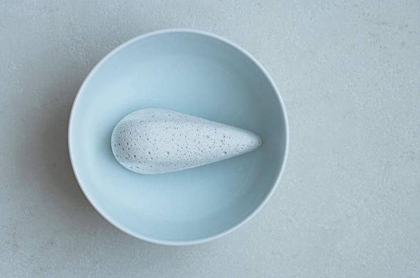 无人,横图,俯视,室内,特写,白天,白色背景,按摩,美容,石头,一块,护肤,阴影,反射,石子,影子,陶瓷,陶瓷制品,一个,容器,碗,保养,享受,休闲,放松,SPA水疗,保健,温泉浴场,摄影,影棚,单个,储藏,储存,磨脚石,养颜,石块,岩石,矿泉疗养地,彩图,高角度拍摄,影棚拍摄,水疗,拍摄,贮存