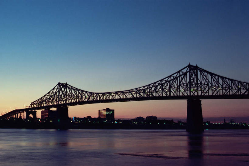 无人,高楼大厦,横图,室外,白天,正面,度假,河流,美景,日落,水,城市风光,标志建筑,城市,大桥,大厦,地标,建筑,立交桥,摩天大楼,桥梁,加拿大,河水,景观,水流,晚霞,霞光,落日,高架,建筑群,斜拉桥,桥,娱乐,建设,黄昏,享受,休闲,景色,彩霞,放松,北美,北美洲,美洲,北亚美利加洲,亚美利加洲,魁北克省,蒙特利尔,蒙特利尔市,蒙特娄,圣人之城,夕照,夕阳,彩图,大楼,高层建筑,高楼,摩天楼,斜阳