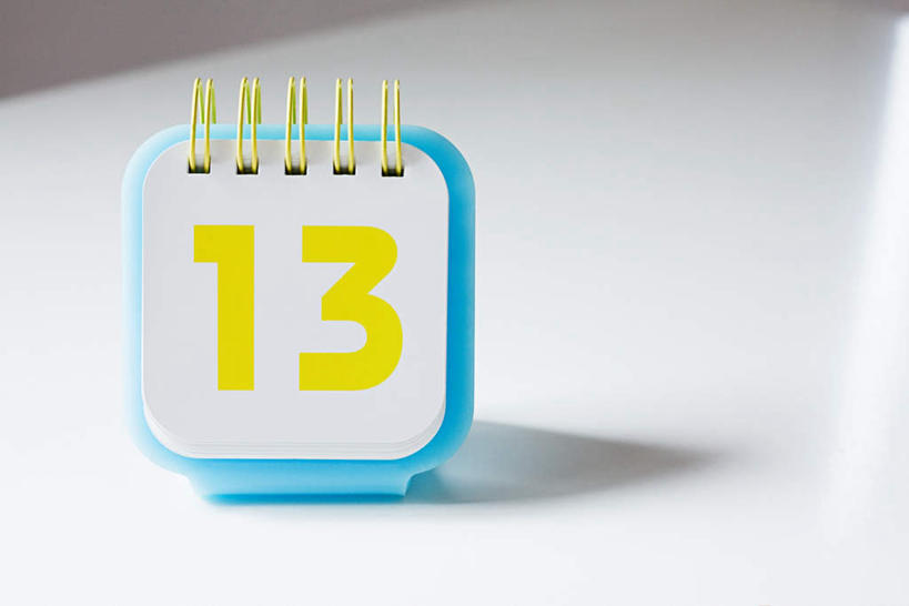 无人,横图,俯视,室内,特写,白天,桌面,桌子,台历,阴影,时间,反射,木制,标志,数字,文字,影子,字符,计时,标识,黄色,木制品,阿拉伯数字,日期,日历,彩图,高角度拍摄