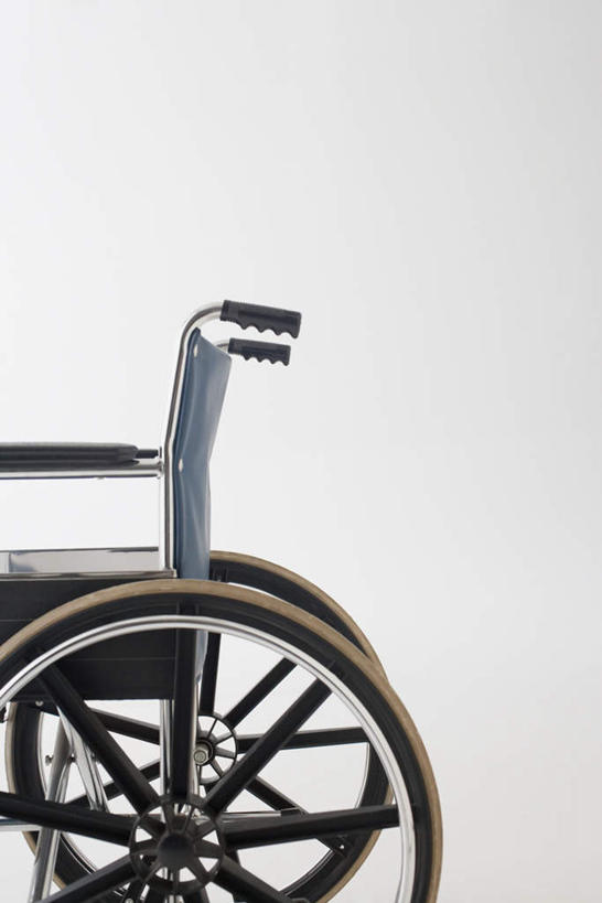 无人,竖图,室内,特写,白天,白色背景,正面,静物,一把,阴影,反射,工具,影子,轮椅,复健,康复,器械,摄影,影棚,医疗设备,医疗器械,医疗工具,辅助设备,彩图,影棚拍摄,拍摄