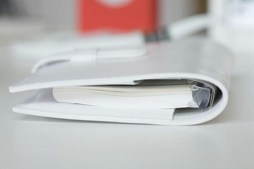 无人,办公室,横图,室内,特写,白天,正面,家具,桌子,静物,朦胧,模糊,办公桌,记事本,一个,本子,笔记本,单个,办公家具,彩图